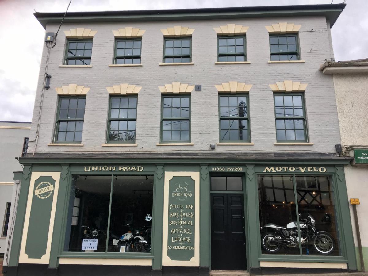 Union Road Moto Velo Accommodation Crediton Bagian luar foto