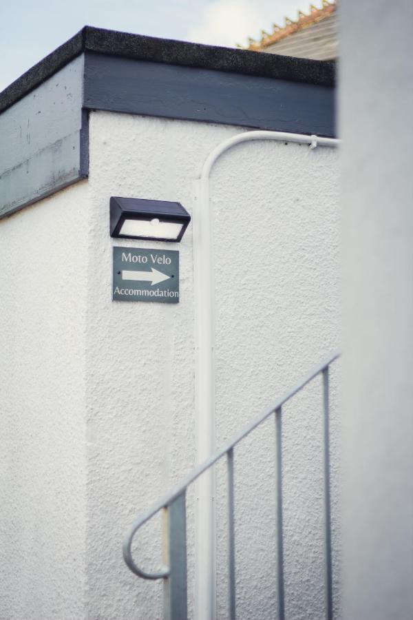 Union Road Moto Velo Accommodation Crediton Bagian luar foto