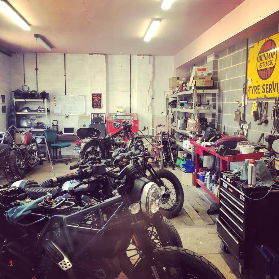 Union Road Moto Velo Accommodation Crediton Bagian luar foto