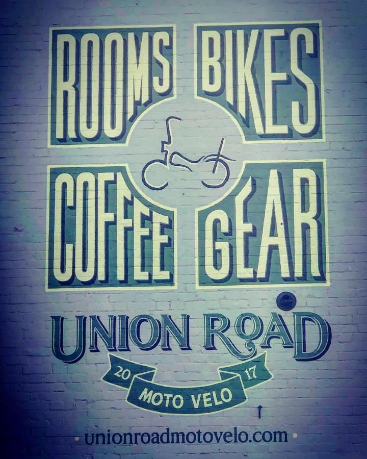 Union Road Moto Velo Accommodation Crediton Bagian luar foto
